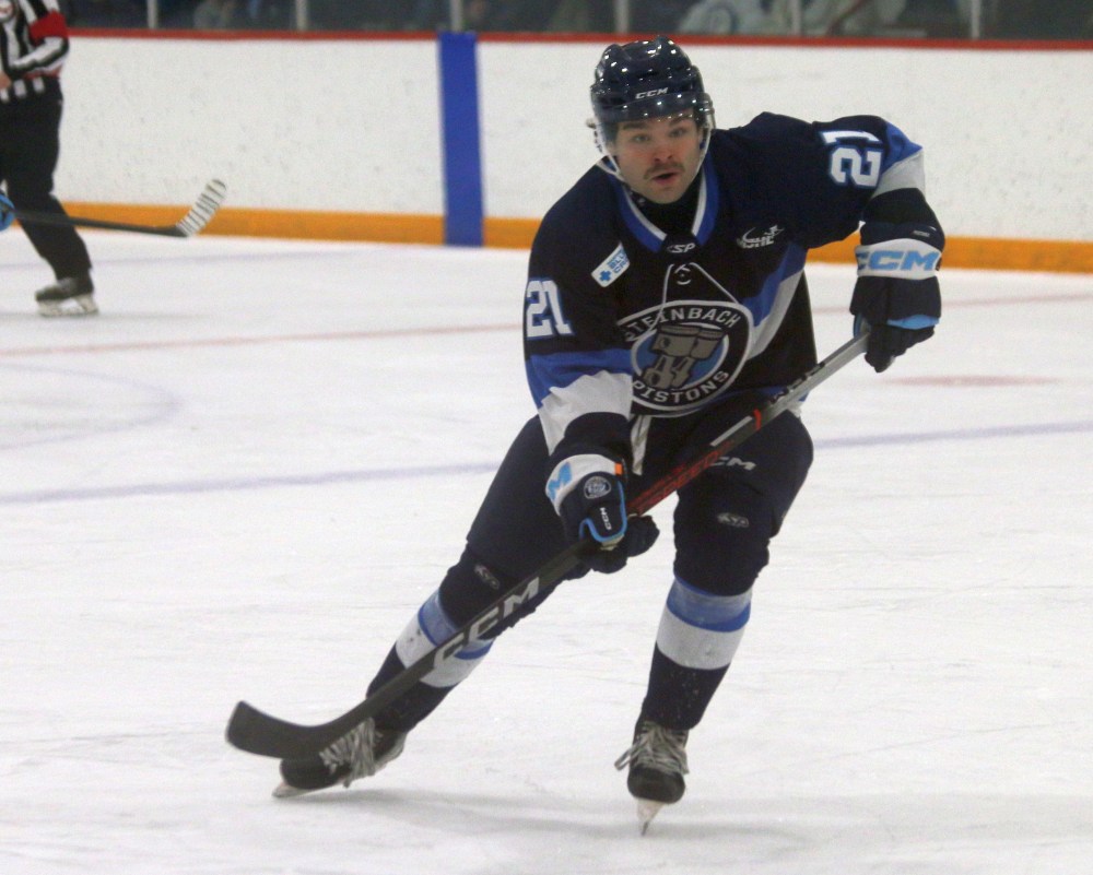 Steinbach and Niverville played a pair of games Jan. 9 and Jan. 11, with the visiting team coming out on top both times. (Cassidy Dankochik The Carillon)