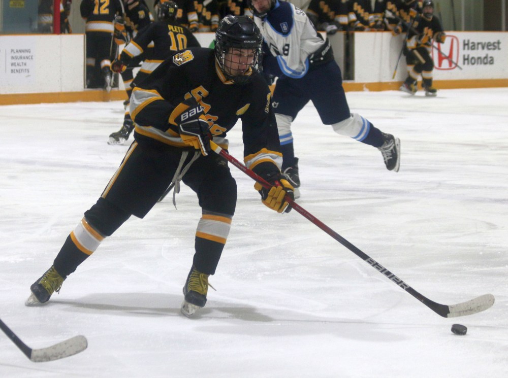 SRSS dominated Selkirk in Winnipeg High School Hockey League action Jan. 8. (Cassidy Dankochik The Carillon)