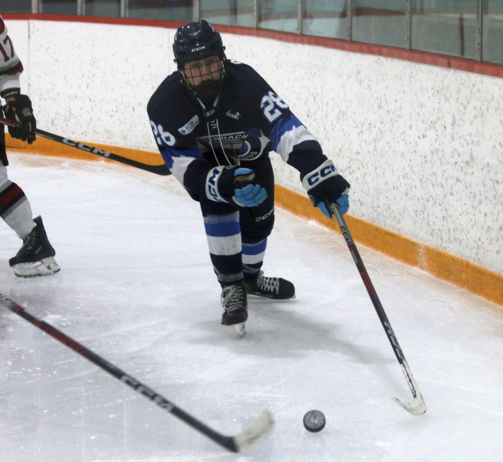 Steinbach defeated Virden 4-2 Jan. 4 to give head coach Paul Dyck his 500th career victory. (Cassidy Dankochik The Carillon)