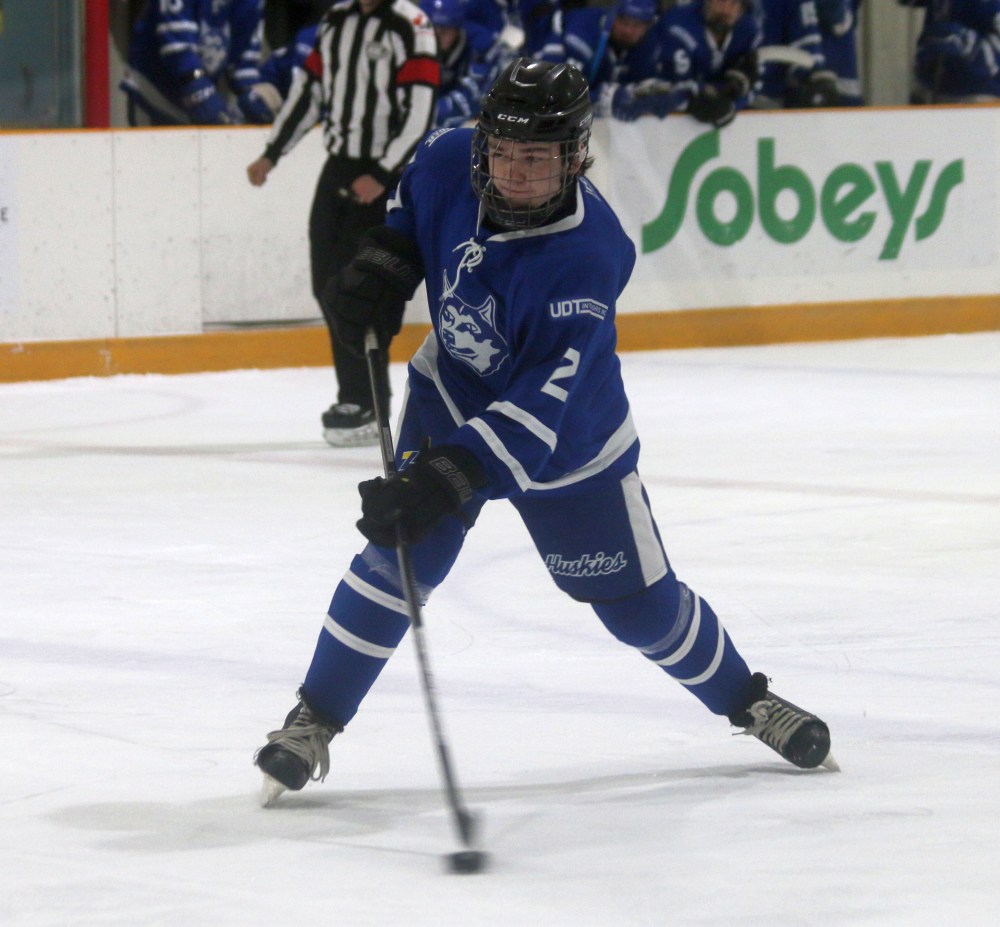 The Steinbach Huskies dominated Landmark 9-4 in HTJHL action Jan. 10. Brandon Thiessen broke the league's all-time scoring record with a second period goal. (Cassidy Dankochik The Carillon)