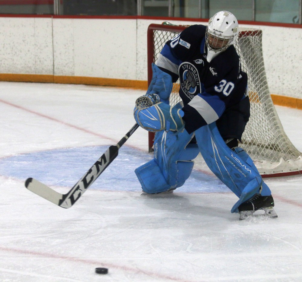 Steinbach and Niverville played a pair of games Jan. 9 and Jan. 11, with the visiting team coming out on top both times. (Cassidy Dankochik The Carillon)