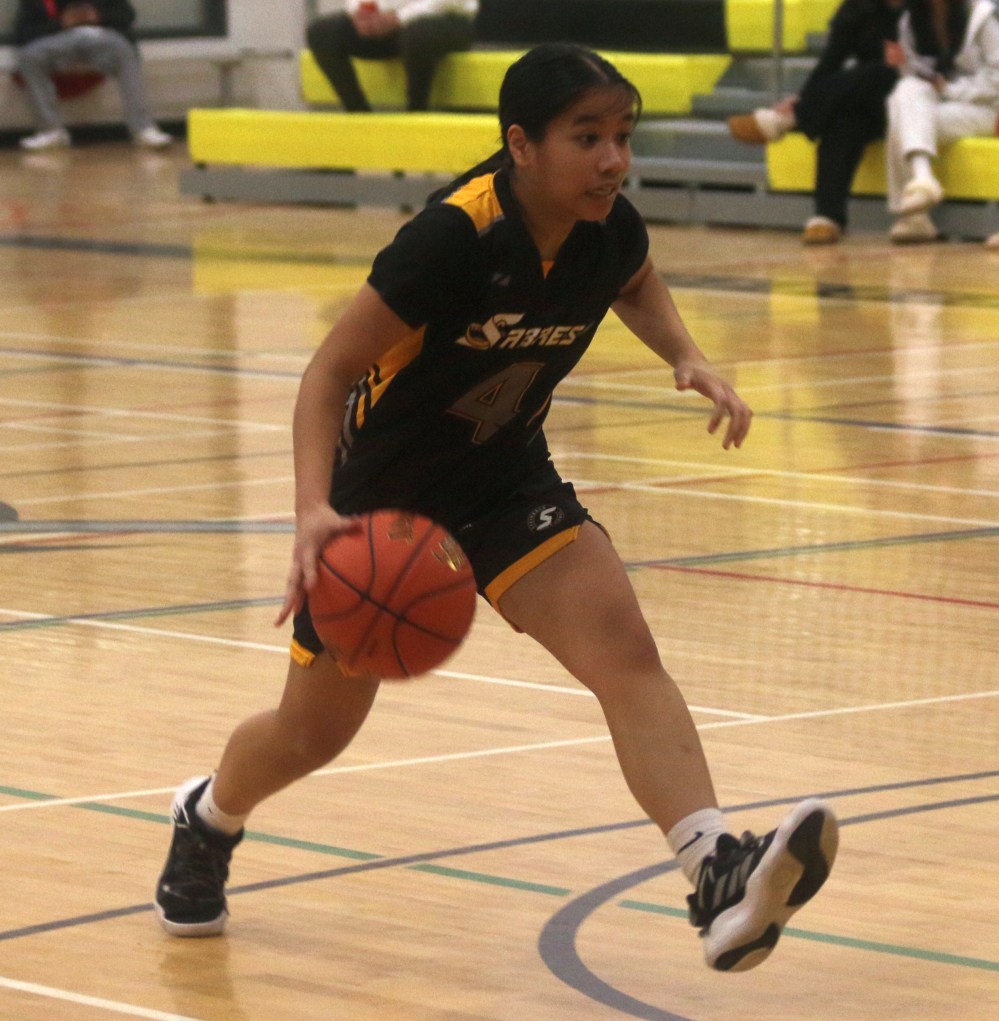 Glenlawn dominated SRSS in both a boys and girls varsity basketball match in Steinbach Jan. 15. (Cassidy Dankochik The Carillon)