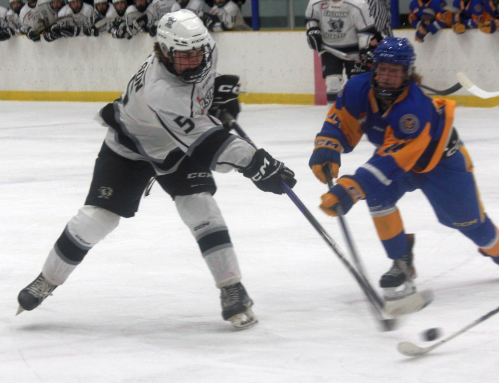 The Eastman Selects earned a 7-6 come from behind victory over the Yellowhead Chiefs in Beausejour Jan. 18. (Cassidy Dankochik The Carillon)