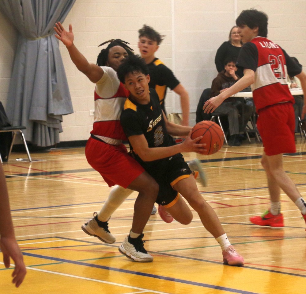 Glenlawn dominated SRSS in both a boys and girls varsity basketball match in Steinbach Jan. 15. (Cassidy Dankochik The Carillon)