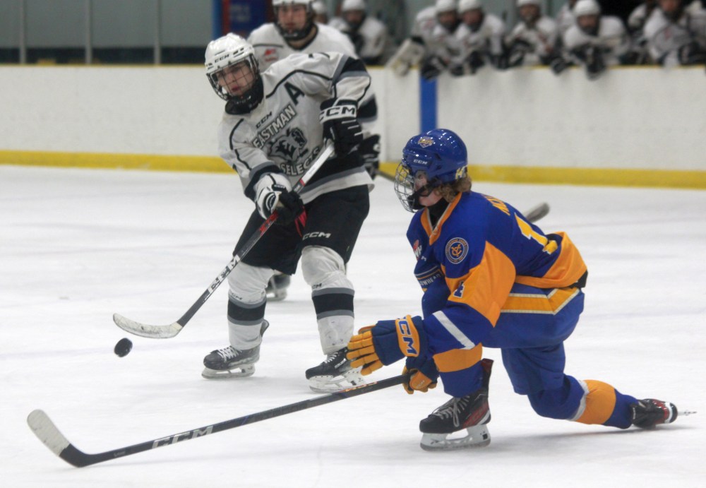 The Eastman Selects earned a 7-6 come from behind victory over the Yellowhead Chiefs in Beausejour Jan. 18. (Cassidy Dankochik The Carillon)