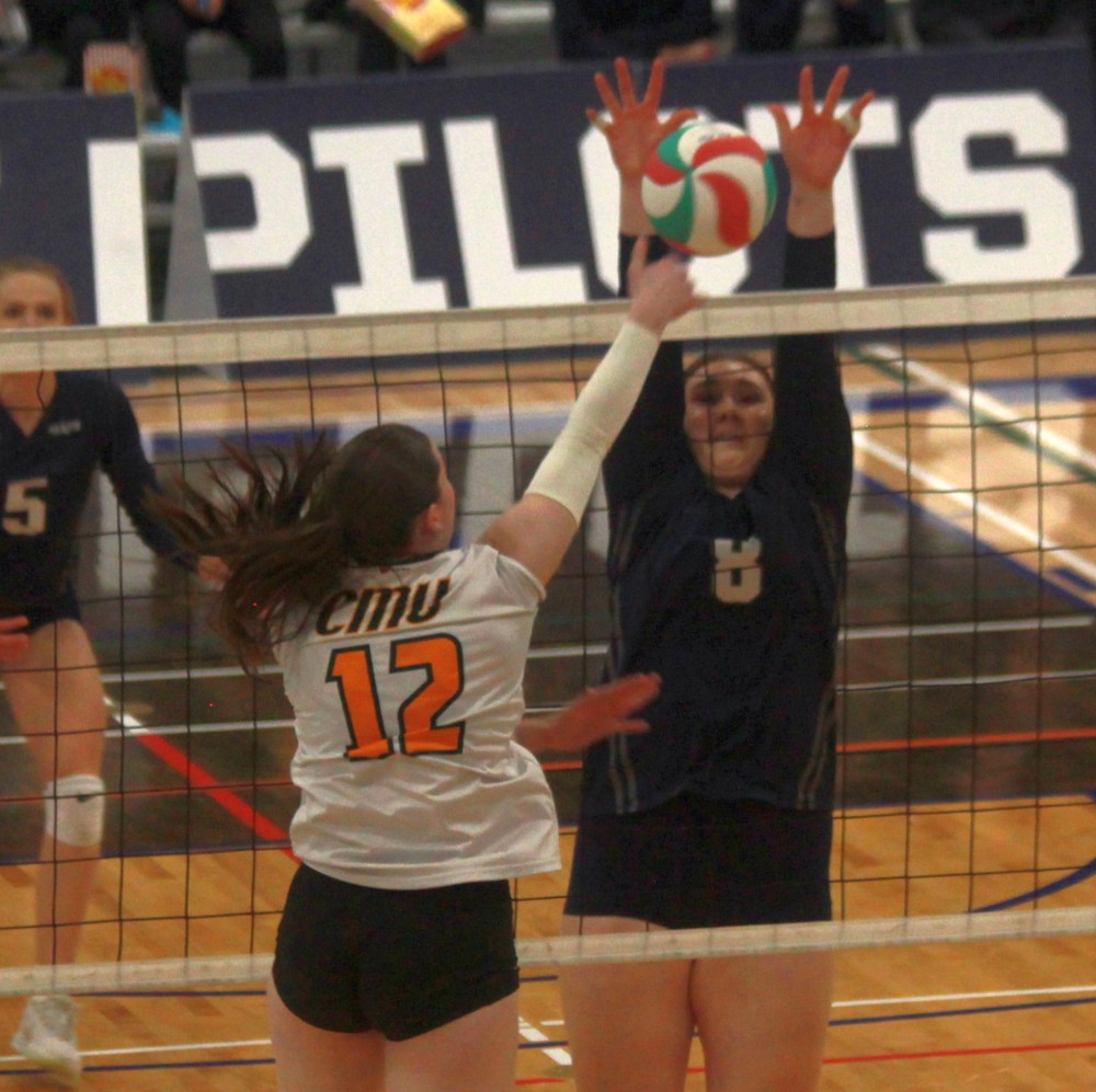 The Providence Pilots hosted CMU for volleyball games Jan. 24 and 25. (Cassidy Dankochik The Carillon)