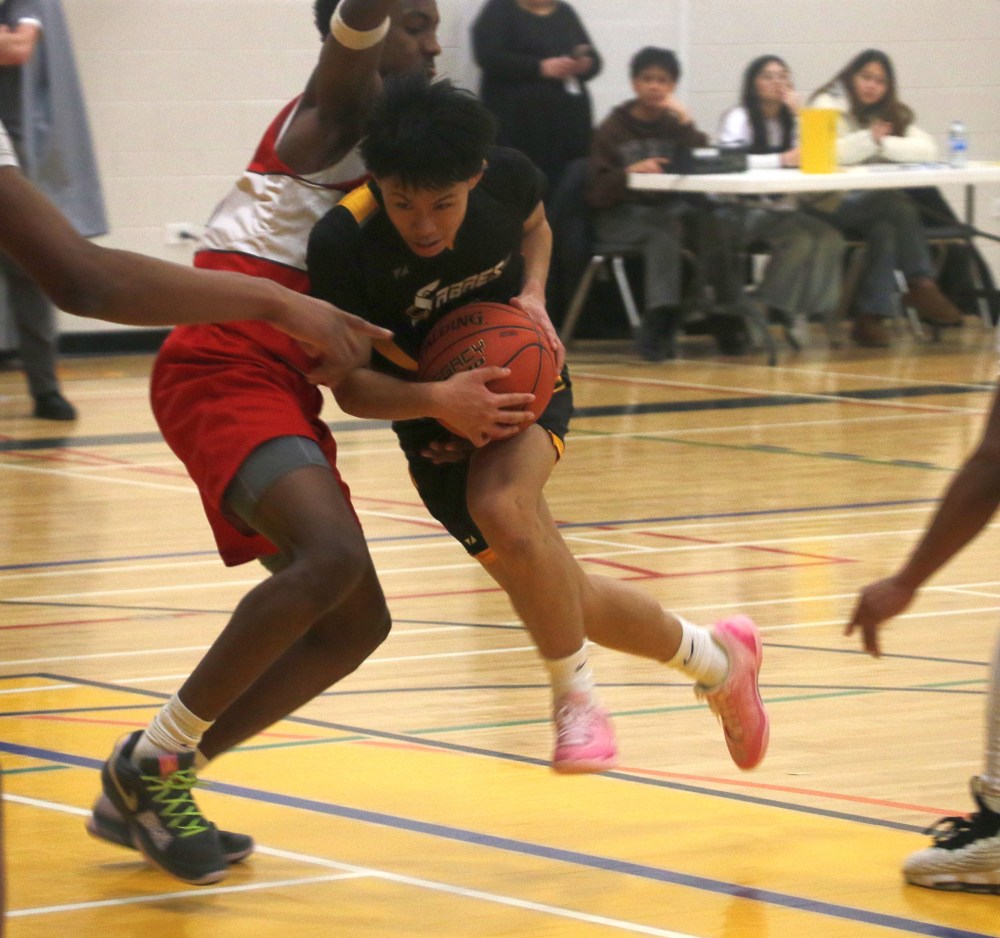 Glenlawn dominated SRSS in both a boys and girls varsity basketball match in Steinbach Jan. 15. (Cassidy Dankochik The Carillon)