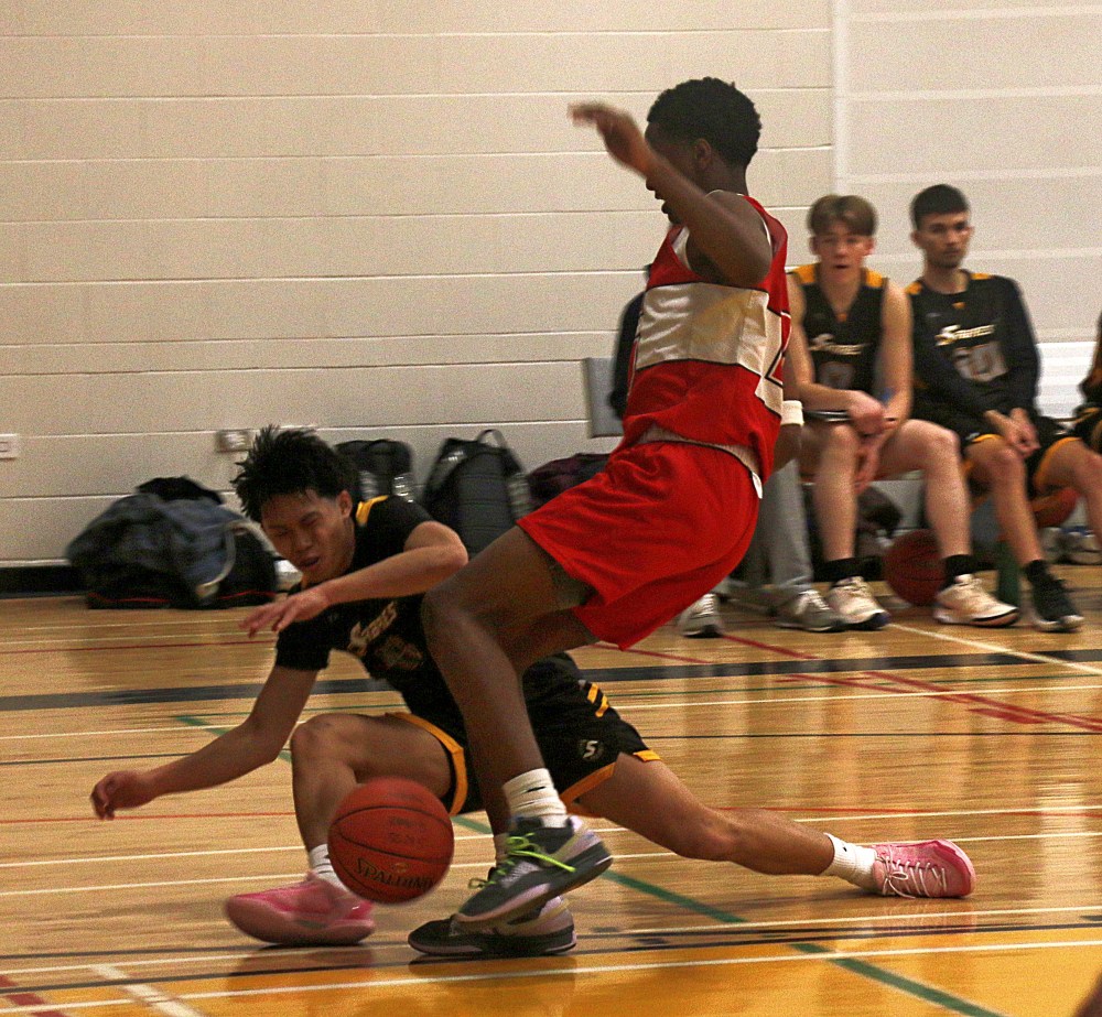 Glenlawn dominated SRSS in both a boys and girls varsity basketball match in Steinbach Jan. 15. (Cassidy Dankochik The Carillon)