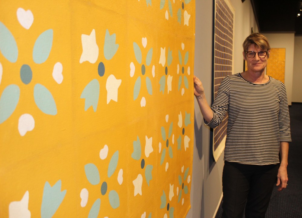 JORDAN ROSS CARILLON ARCHIVES
Mennonite floor patterns are an example of Mennonite material culture which will be discussed during the EastMenn historical committee’s annual meeting on Jan. 25 at the Mennonite Heritage Village. In the 2023 photo, Margruite Krahn, a visual artist and researcher from Neubergthal, paints large floorcloths in the style of traditional Mennonite floor patterns.