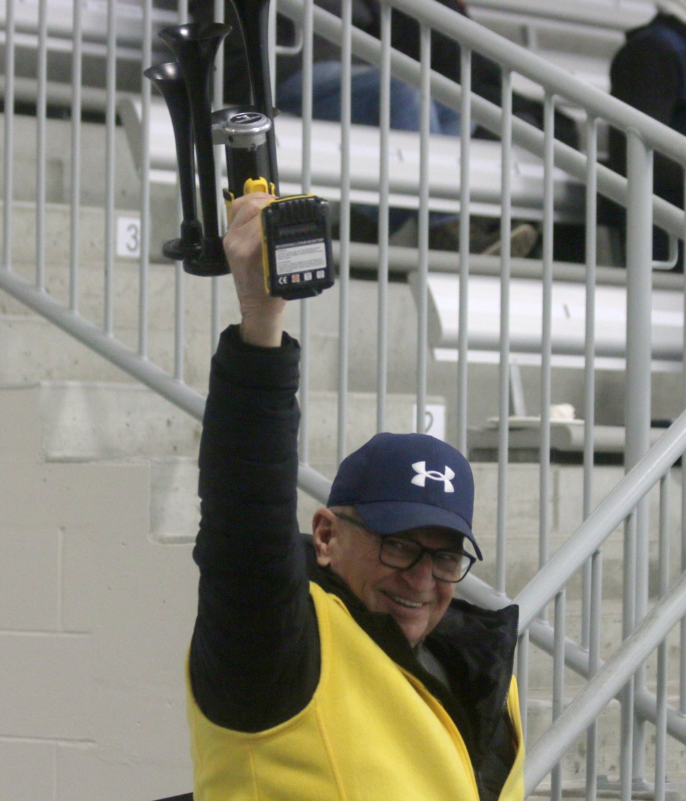 Steinbach and Niverville played a pair of games Jan. 9 and Jan. 11, with the visiting team coming out on top both times. (Cassidy Dankochik The Carillon)