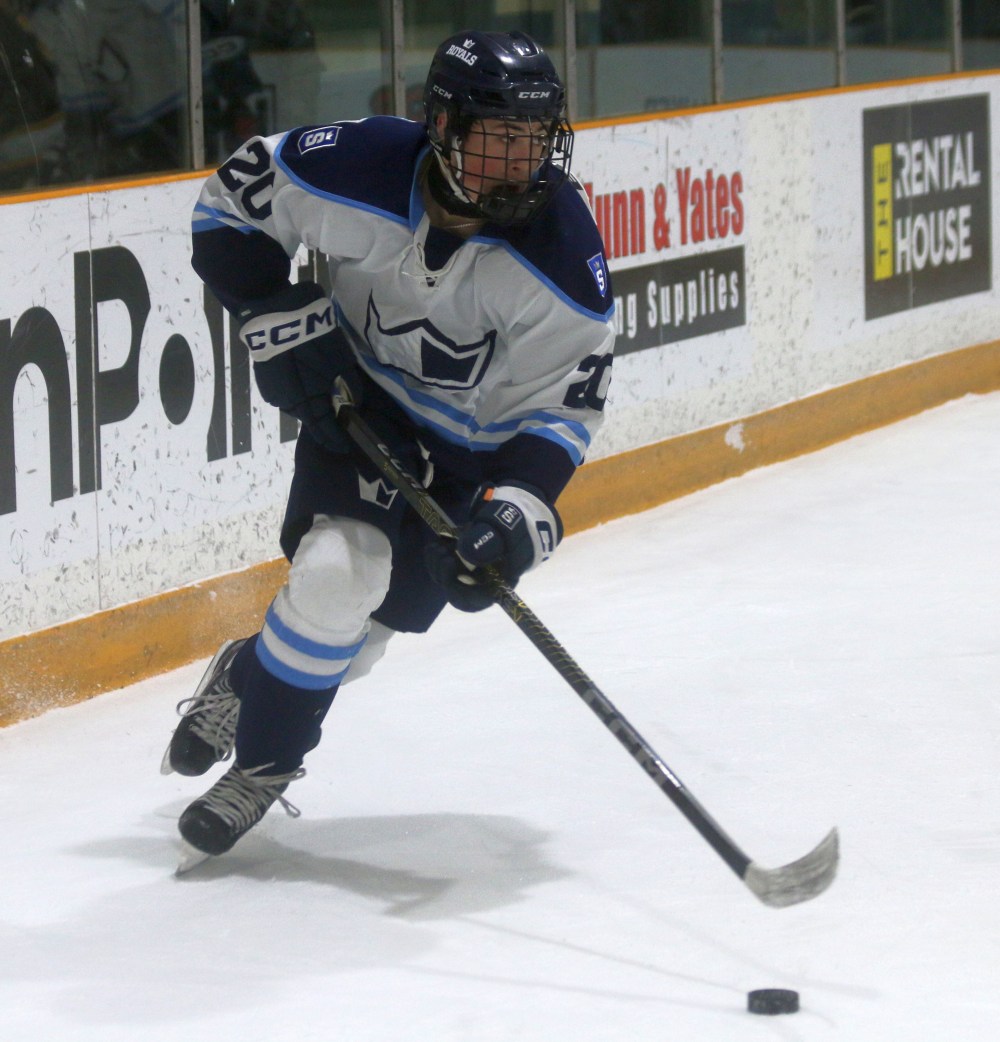 SRSS dominated Selkirk in Winnipeg High School Hockey League action Jan. 8. (Cassidy Dankochik The Carillon)