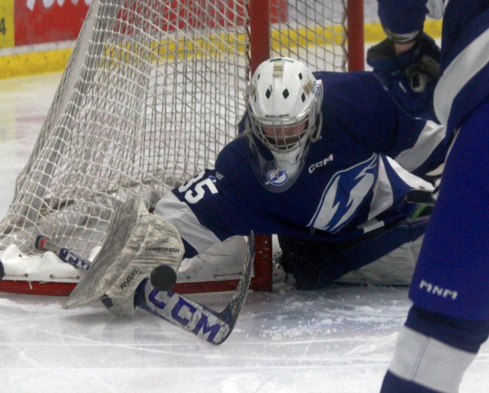 The female U18 AAA Eastman Selects took down their rivals, the Interlake Lightning in a game Jan. 25 in Niverville. (Cassidy Dankochik The Carillon)