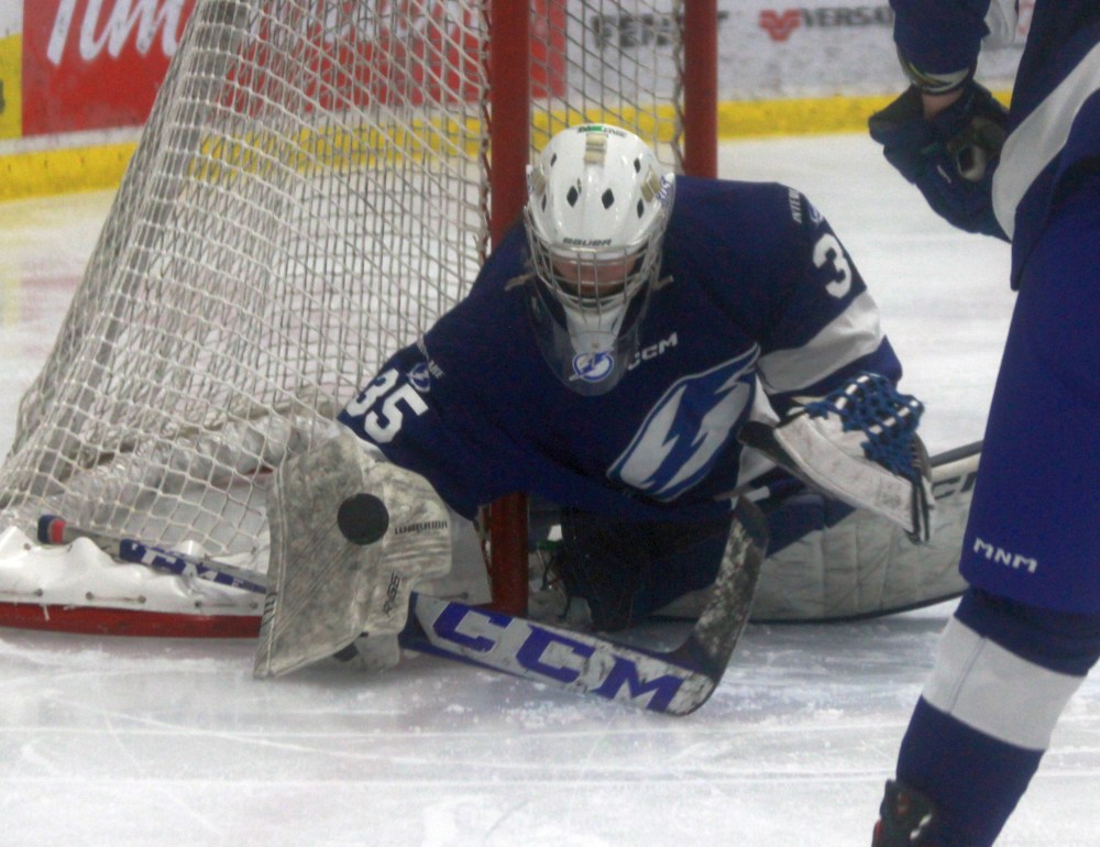 The female U18 AAA Eastman Selects took down their rivals, the Interlake Lightning in a game Jan. 25 in Niverville. (Cassidy Dankochik The Carillon)