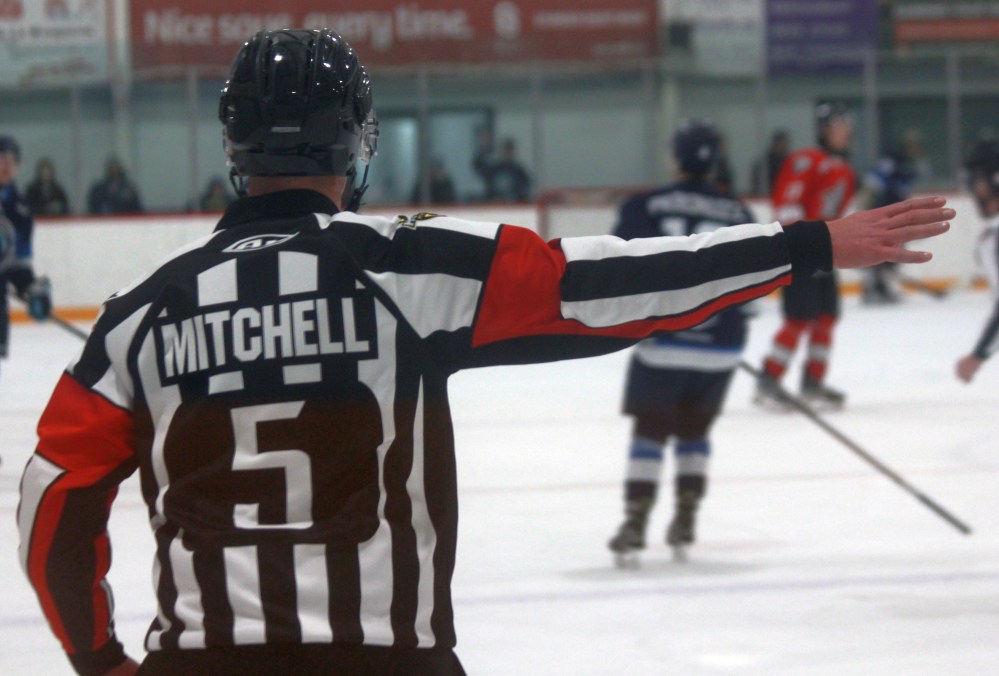 The Steinbach Pistons battled to a 4-1 victory over the Selkirk Steelers Jan. 21 in La Broquerie. (Cassidy Dankochik The Carillon)