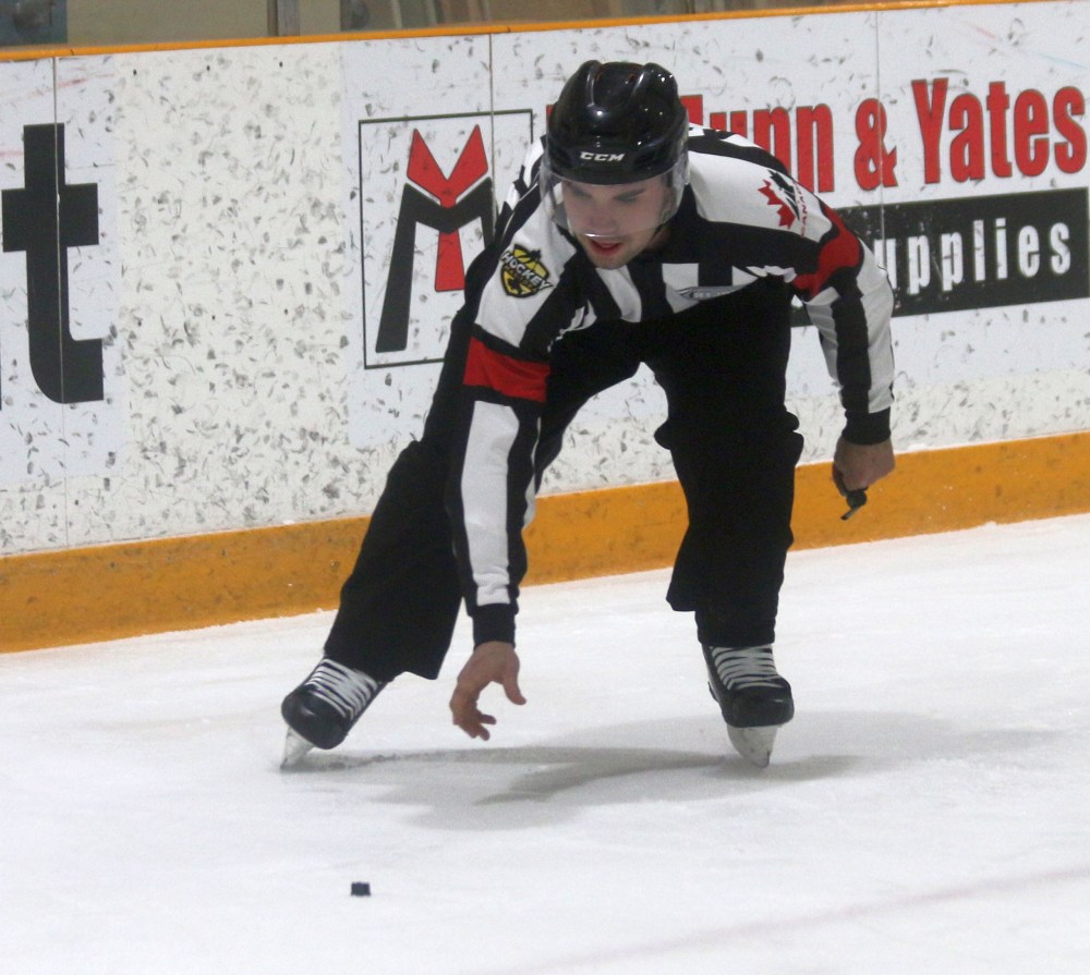 The Steinbach Huskies dominated Landmark 9-4 in HTJHL action Jan. 10. Brandon Thiessen broke the league's all-time scoring record with a second period goal. (Cassidy Dankochik The Carillon)