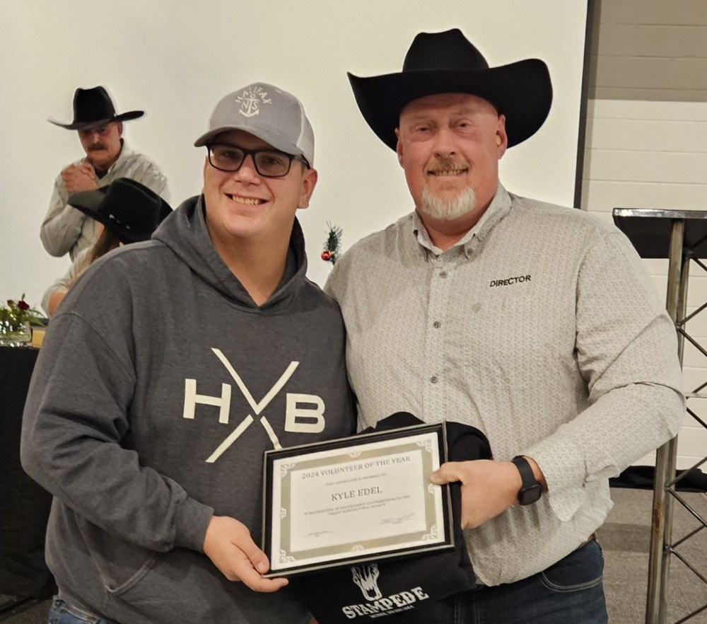 SUPPLIED
Youth volunteer of the year Colton Hoffman accepts his award from past president Brian Wiebe.
