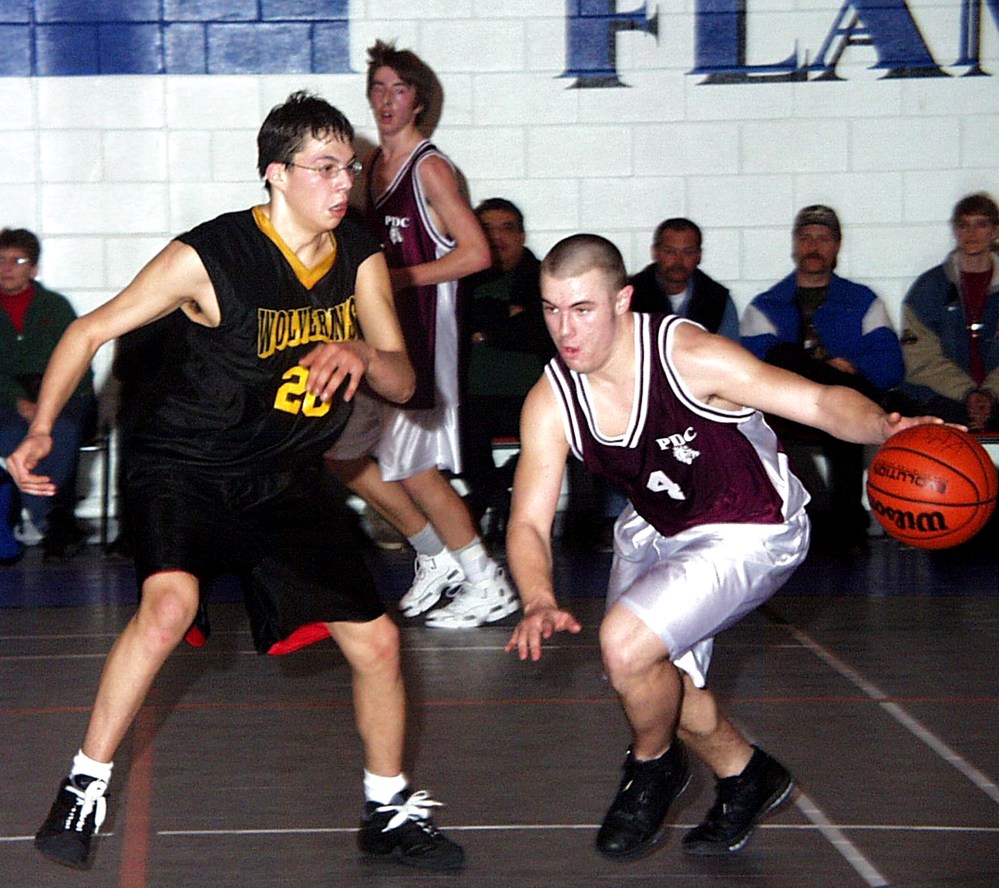 Tournament MVP Martin Bazin of the Pointe des Chenes Cavaliers dribbles the ball against Peguis on the way to a 66-59 victory in the final game of the provincial ‘A’ high school basketball championships at Steinbach Christian High School. (Carillon Archives)