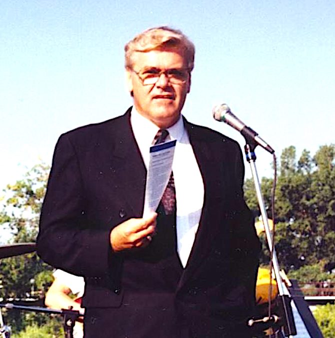 SUPPLIED
Harry Siemens emceeing a farm event at The Forks in Winnipeg.