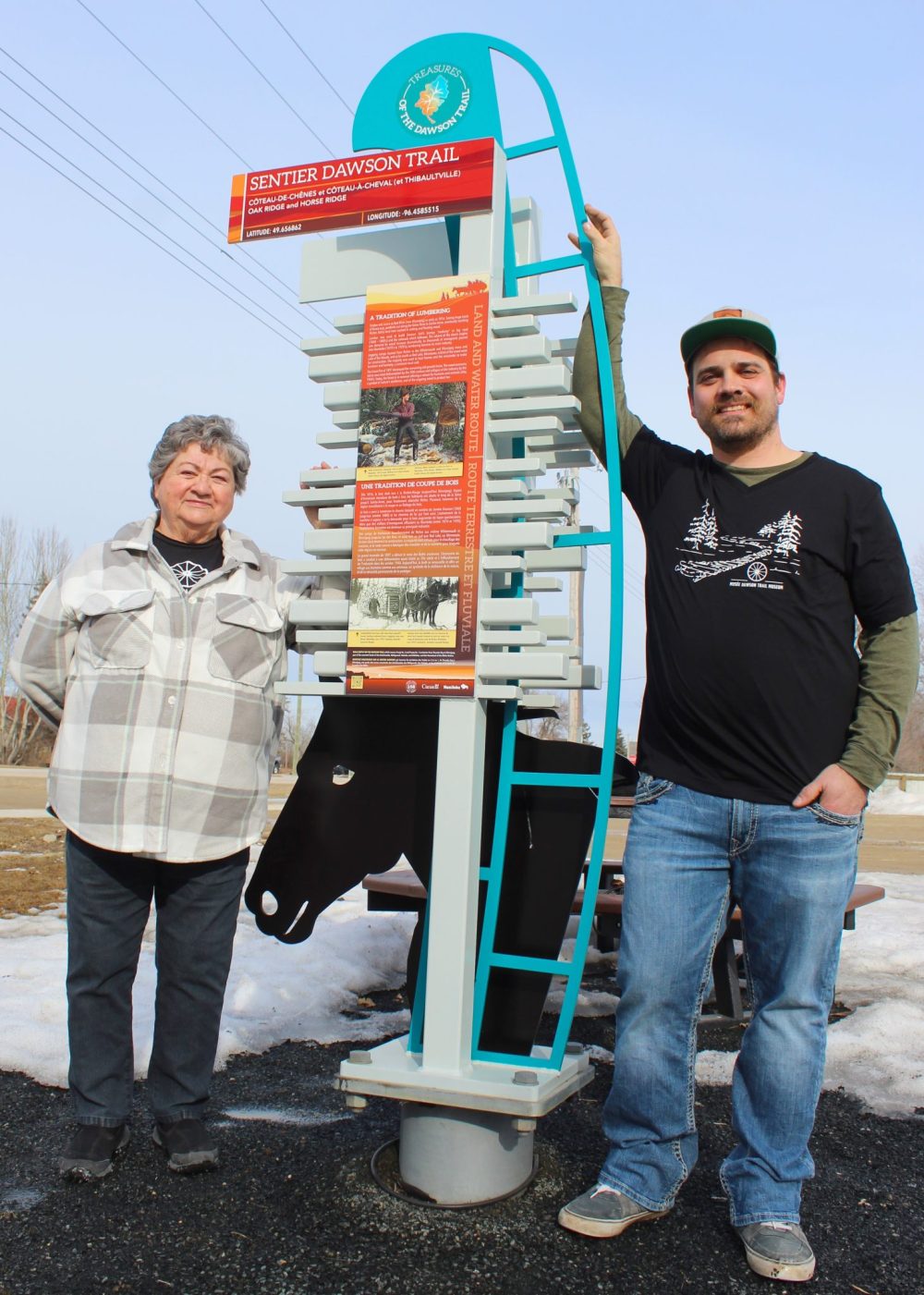 CHRIS GAREAU THE CARILLON
Yvonne Fontaine Godard and Kyle Waczko at the Dawson Trail marker in Richer. Money raised by cyclists in the first Dawson Trek will go to the Dawson Trail Museum for maintaining the 15 wayfinding markers from Winnipeg to the Northwest Angle at Lake of the Woods.