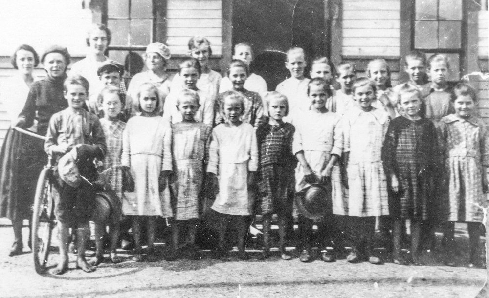 NETTIE KLASSEN COLLECTION
Clear Springs School students circa 1920.