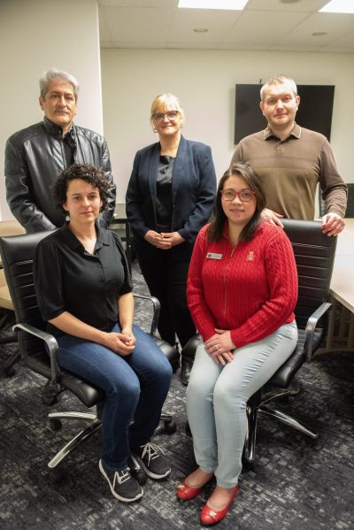 SVJETLANA MLINAREVIC THE CARILLON
Eastman Immigrant Services welcomed new staff members earlier this year. Fromt left to right: Bijan Babaie, Tiffany Froese, Olesja Schwabauer, Keitel Hermoso, and Sviatoslav Baliuiev.