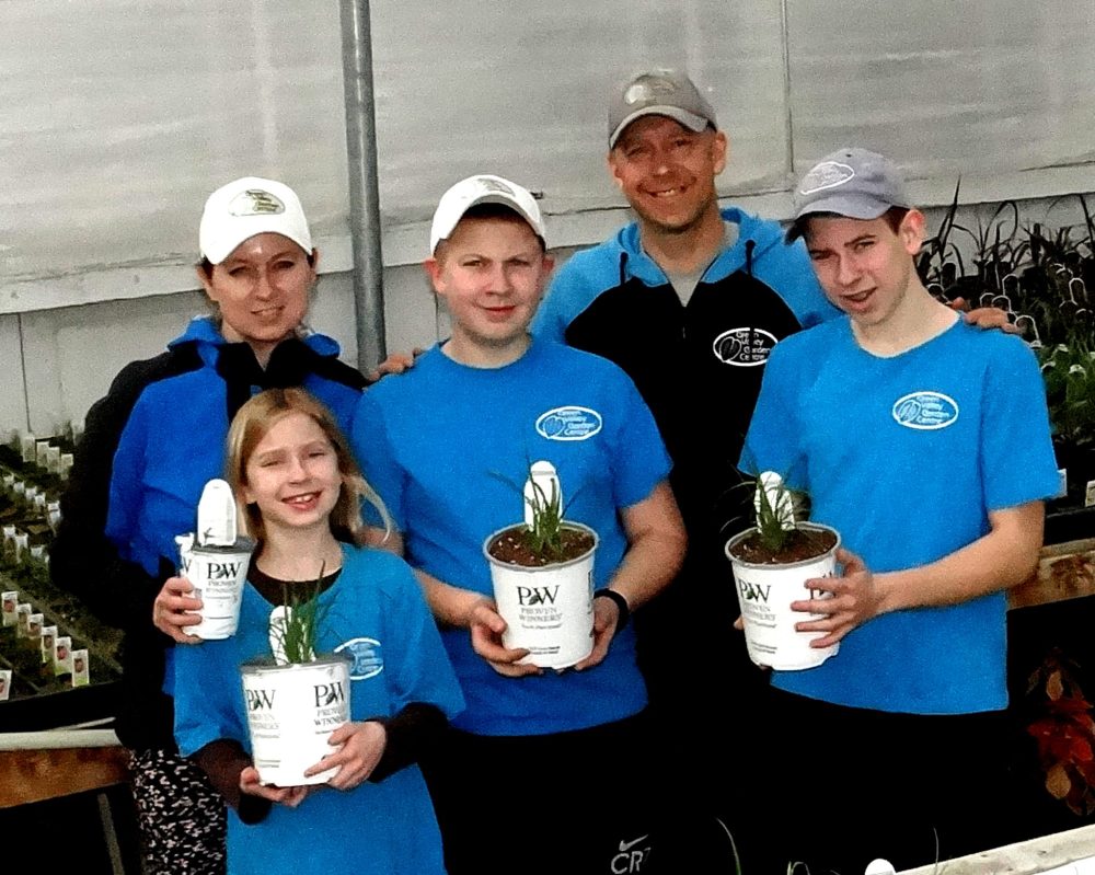 WES KEATING THE CARILLON
Sheldon and Carrie Enns and Annilea, 9, Toby, 12, and Josia, 15, are ready for another busy season at Green Valley Garden Centre.