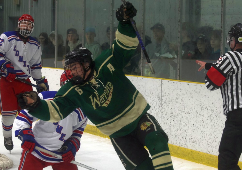 The Beausejour Comets tied the CRJHL finals 2-2 with a win on home ice March 28. (Cassidy Dankochik The Carillon)