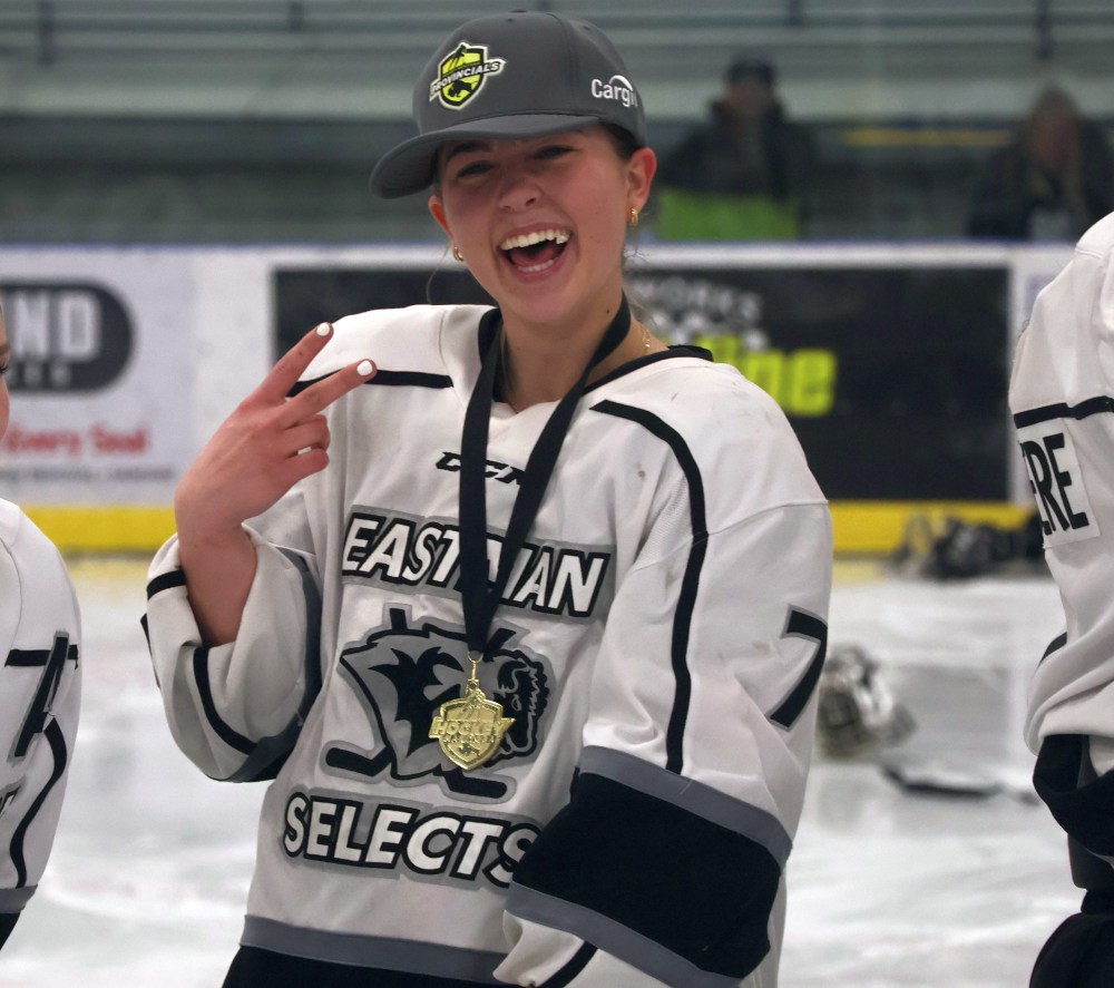 The Eastman Selects won a winner-takes-all game five against the Winnipeg Avros March 29. (Cassidy Dankochik The Carillon)