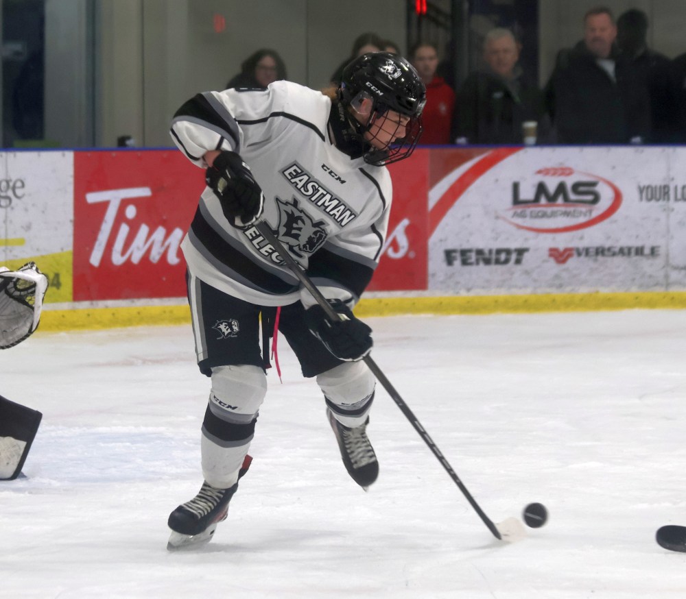 The Eastman Selects won a winner-takes-all game five against the Winnipeg Avros March 29. (Cassidy Dankochik The Carillon)