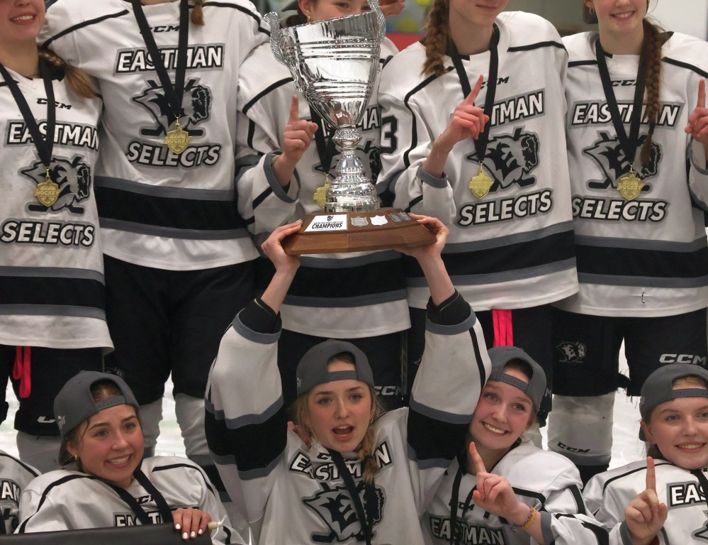 The Eastman Selects won a winner-takes-all game five against the Winnipeg Avros March 29. (Cassidy Dankochik The Carillon)