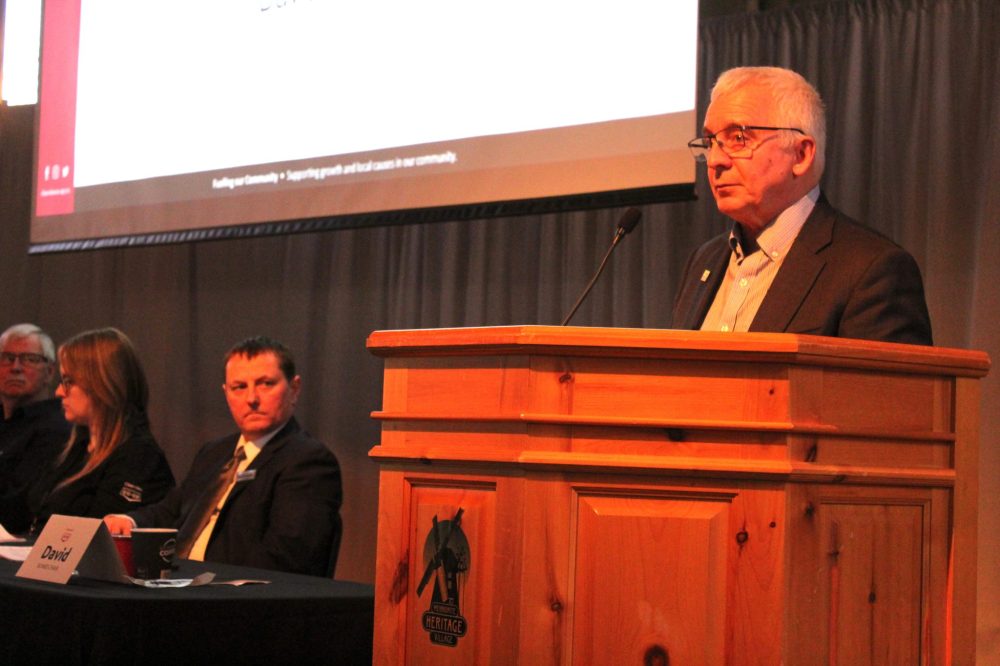 CHRIS GAREAU THE CARILLON
Clearview Co-op chair David Wiens (right) speaks at the AGM in Steinbach as general manager Martin Trudeau looks on.