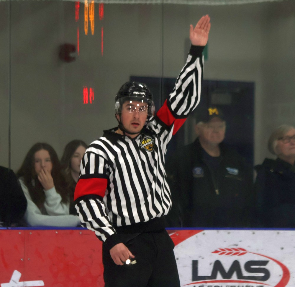 The Eastman Selects won a winner-takes-all game five against the Winnipeg Avros March 29. (Cassidy Dankochik The Carillon)