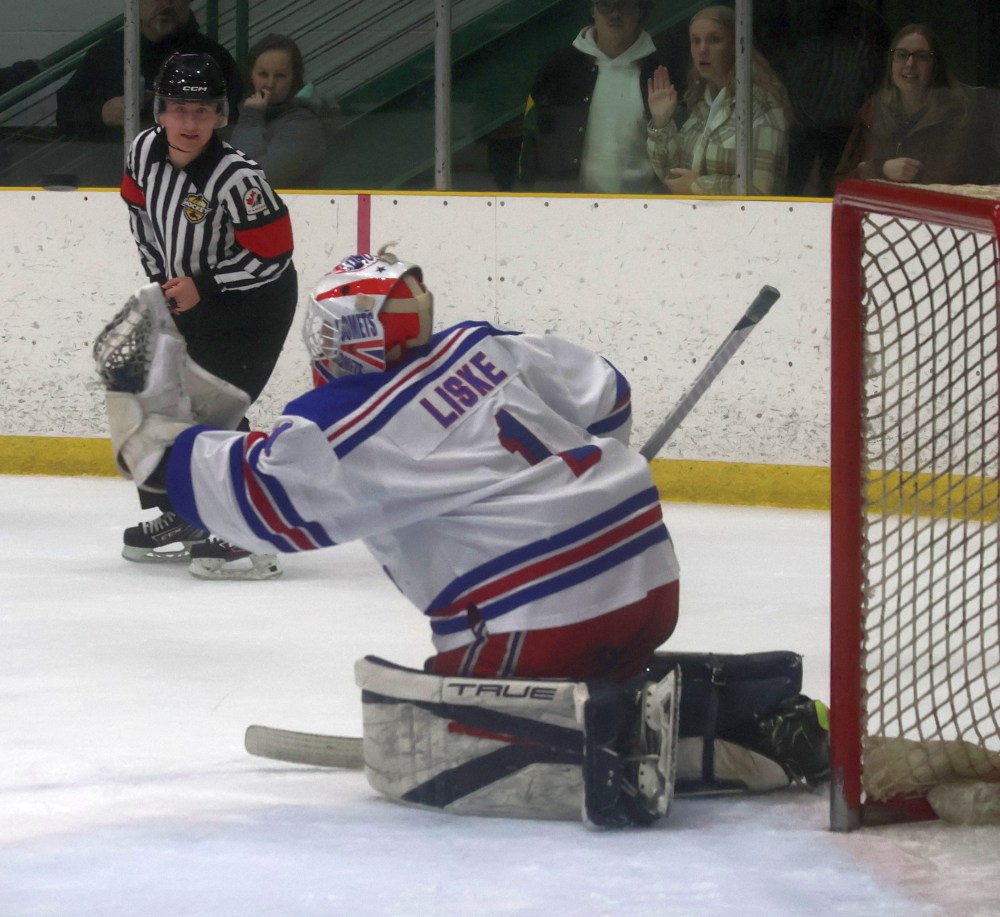 The Beausejour Comets tied the CRJHL finals 2-2 with a win on home ice March 28. (Cassidy Dankochik The Carillon)