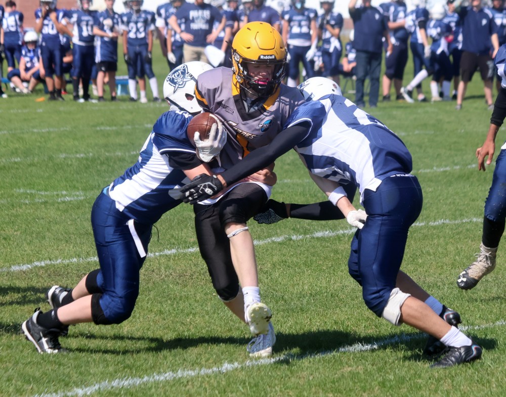 The SRSS Sabres (varsity and junior varsity) took on Grant Park for a pair of spring exhibition football games May 22. (Cassidy Dankochik The Carillon)