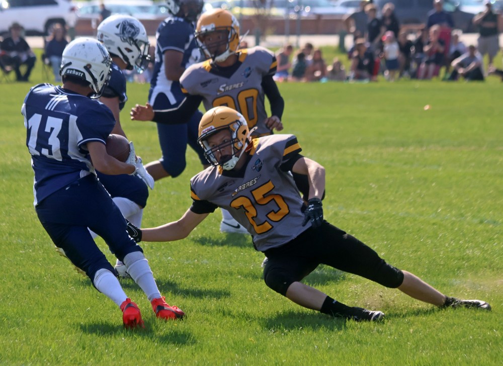 The SRSS Sabres (varsity and junior varsity) took on Grant Park for a pair of spring exhibition football games May 22. (Cassidy Dankochik The Carillon)