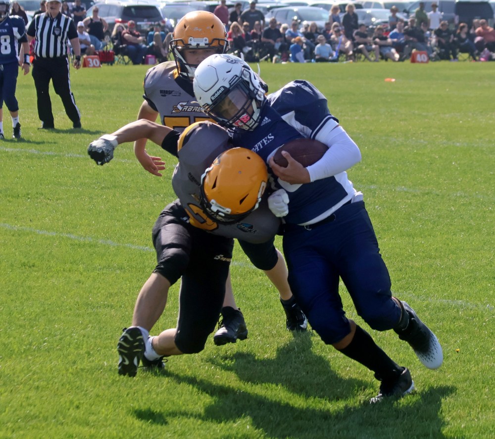 The SRSS Sabres (varsity and junior varsity) took on Grant Park for a pair of spring exhibition football games May 22. (Cassidy Dankochik The Carillon)
