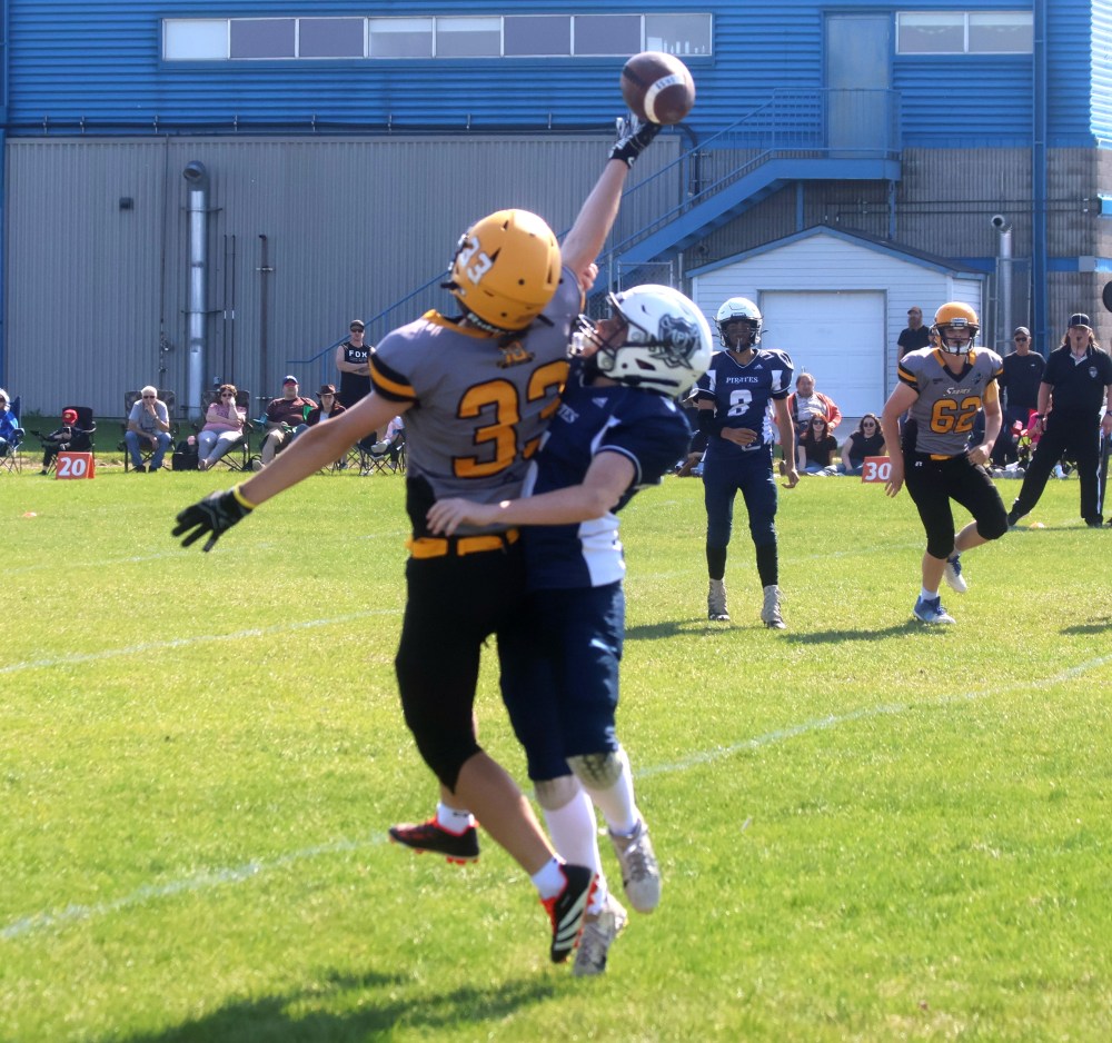 The SRSS Sabres (varsity and junior varsity) took on Grant Park for a pair of spring exhibition football games May 22. (Cassidy Dankochik The Carillon)