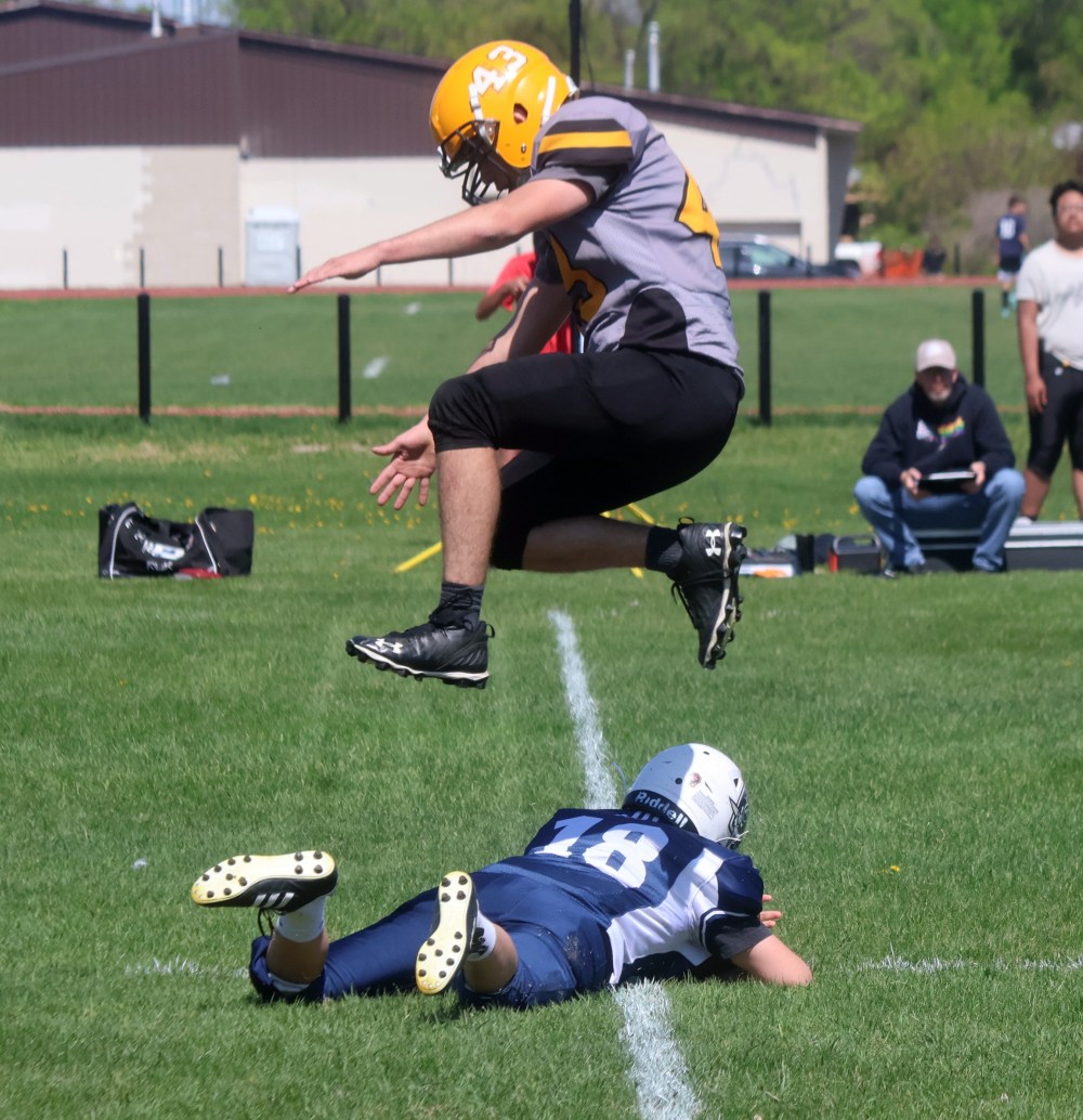 The SRSS Sabres (varsity and junior varsity) took on Grant Park for a pair of spring exhibition football games May 22. (Cassidy Dankochik The Carillon)