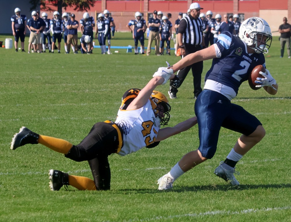 The SRSS Sabres (varsity and junior varsity) took on Grant Park for a pair of spring exhibition football games May 22. (Cassidy Dankochik The Carillon)