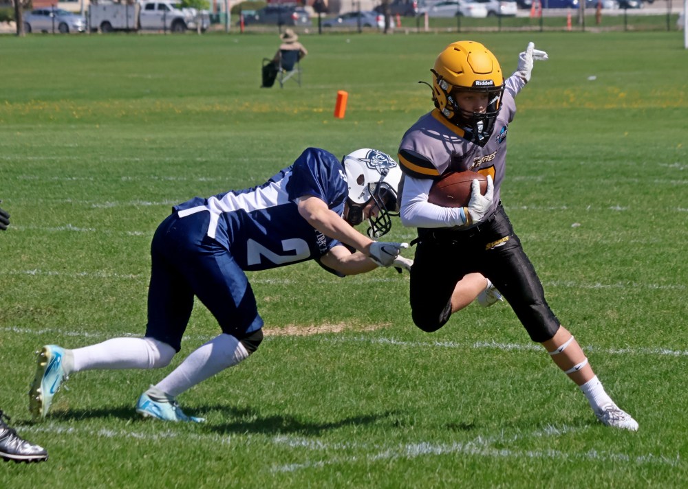 The SRSS Sabres (varsity and junior varsity) took on Grant Park for a pair of spring exhibition football games May 22. (Cassidy Dankochik The Carillon)