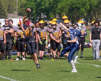 The SRSS Sabres (varsity and junior varsity) took on Grant Park for a pair of spring exhibition football games May 22. (Cassidy Dankochik The Carillon)