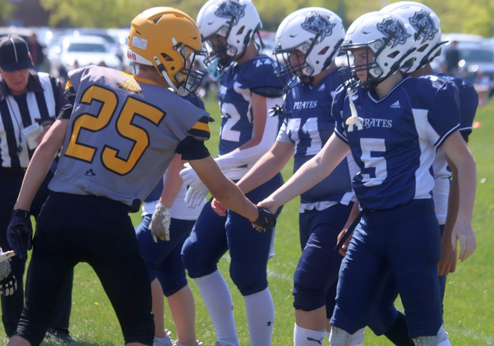 The SRSS Sabres (varsity and junior varsity) took on Grant Park for a pair of spring exhibition football games May 22. (Cassidy Dankochik The Carillon)