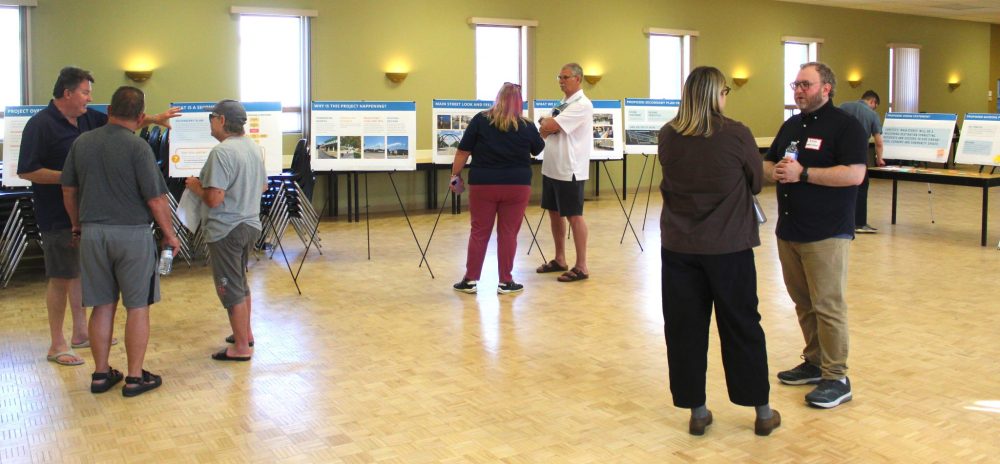 CHRIS GAREAU THE CARILLON
Urban Systems held its second and last open house on the secondary plan to transform Dawson Road in Lorette.