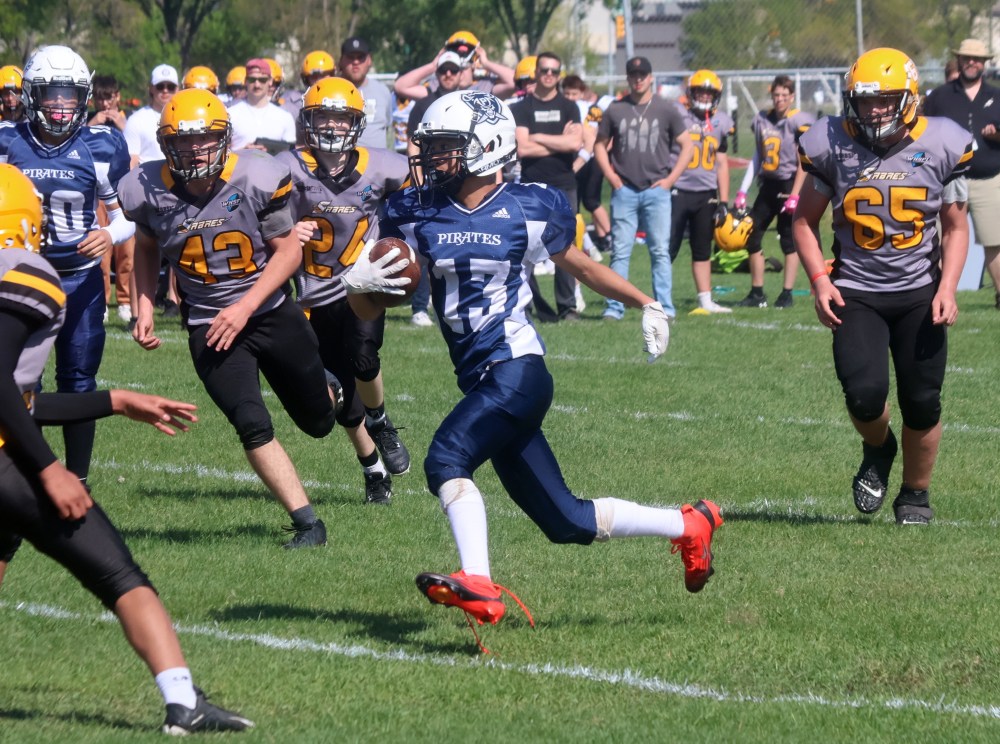 The SRSS Sabres (varsity and junior varsity) took on Grant Park for a pair of spring exhibition football games May 22. (Cassidy Dankochik The Carillon)