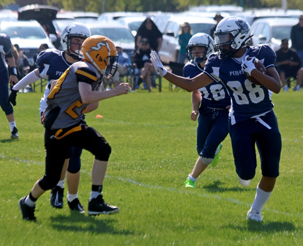 The SRSS Sabres (varsity and junior varsity) took on Grant Park for a pair of spring exhibition football games May 22. (Cassidy Dankochik The Carillon)