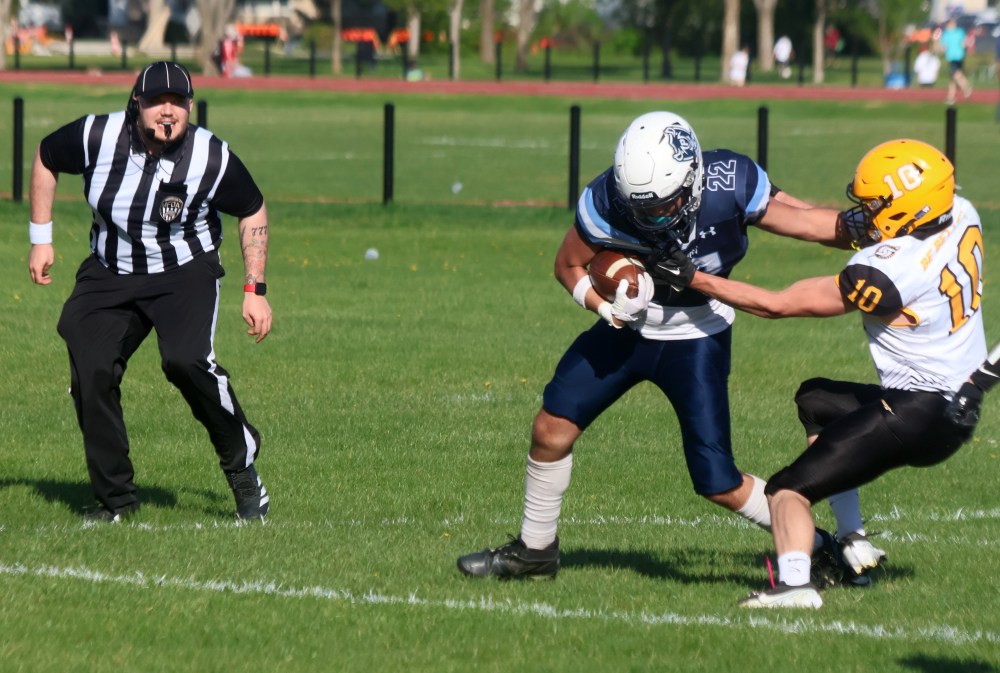 The SRSS Sabres (varsity and junior varsity) took on Grant Park for a pair of spring exhibition football games May 22. (Cassidy Dankochik The Carillon)