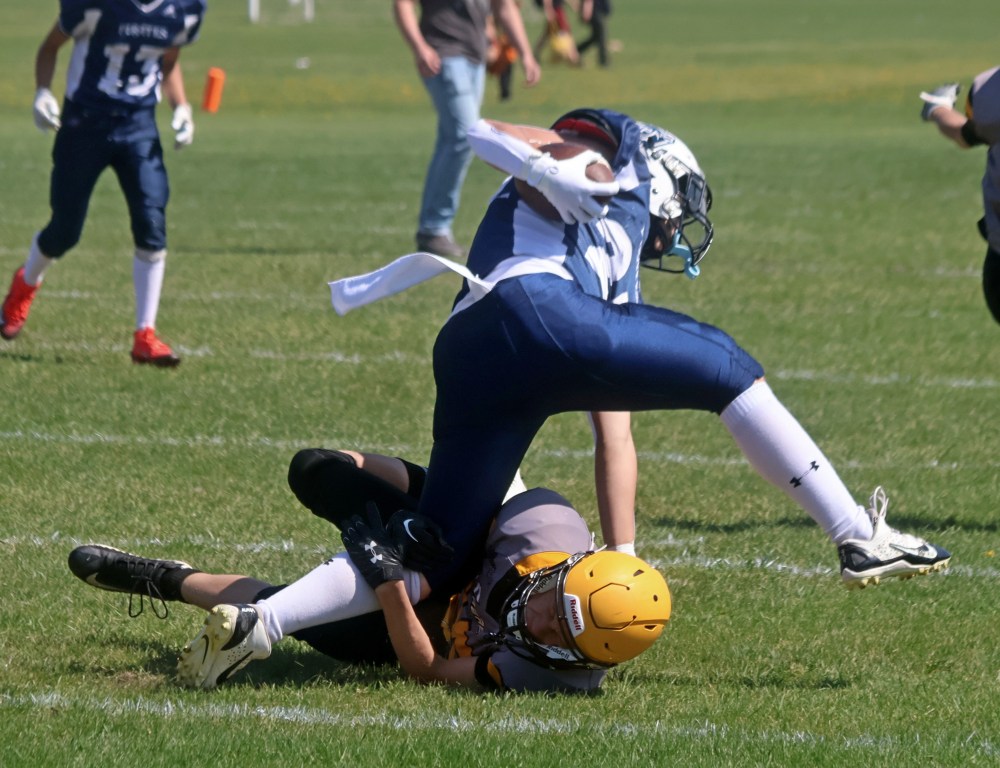 The SRSS Sabres (varsity and junior varsity) took on Grant Park for a pair of spring exhibition football games May 22. (Cassidy Dankochik The Carillon)