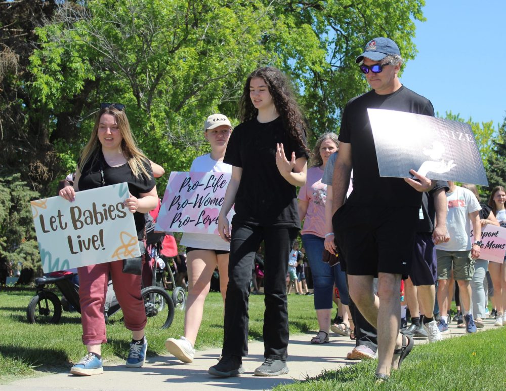 CHRIS GAREAU THE CARILLON
An estimated 900 people were at K.R. Barkman Park in Steinbach for Life Culture's Walk for Life May 25.