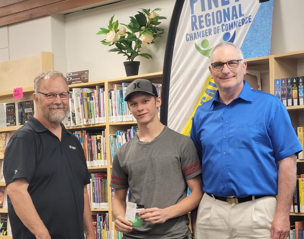 SVJETLANA MLINAREVIC THE CARILLON
Tony Zacharias, Zacharias Lawn Care, won third place and a $50 Co-op gift card in the Piney Regional Chamber of Commerce’s Youth Entrepreneur Challenge on May 15. Here he is pictured with John Prevost, president of Piney Regional Chamber of Commerce (left) and Mark Bernard, business coach. The Dragon’s Den style event invited students from across the region to pitch their business ideas for cash prizes.