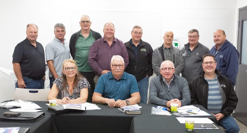 SVJETLANA MLINAREVIC THE CARILLON
Members of the Eastman regional Municipal Committee: Back Row from left to right: Brian Esau, RM of Hanover; Marc Prouix, Village of St. Pierre-Jolys; Mark Bernard, RM of Piney; Ray Schirle, Town of Beausejour; Loren Schinkel, RM of Lac du Bonnet; Richard Pellitier, RM of Ste. Anne; Fernand Piche, RM of La Broquerie; and Paul Gilmor, RM of Montcalm Front Row from left to right: Michelle Gawronsky, RM of Stuartburn (vice Chair); Armand Poirier, RM of Tache (Chairperson); Jac Siemens, City of Steinbach; Jason Einarson, Town of Ste. Anne